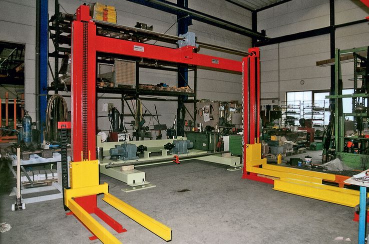 Two pillar lifting unit · for large conveyors.