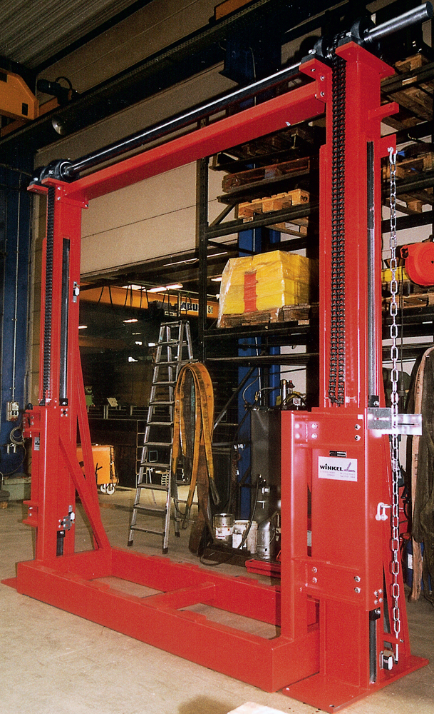Two pillar lifting unit · with load frame.