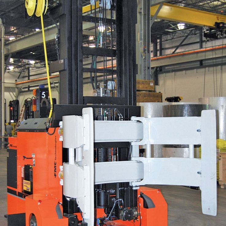 Les mâts de levage WINKEL Équipements pour véhicules de transports automatiques · Manutention de bobines de papier · Capacité de 8 t