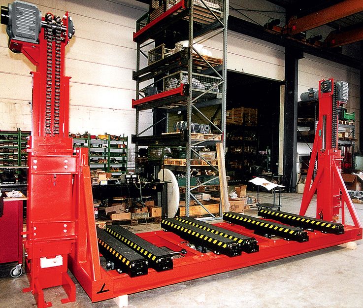 Two pillar lifting unit · electrical synchronized without shaft ·  with telescopic forks.