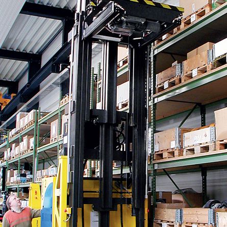 WINKEL Lift masts Attachments for AGV’s · W 60 TR 3-point lift mast · with telescopic forks