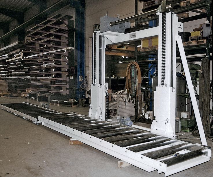 Two pillar lifting unit · with conveyor ·  load capacity 0.5t - 6t.